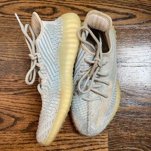 Adidas Yeezy Boost Cloud White 
Men’s 4.5 Women’s 6.5.
